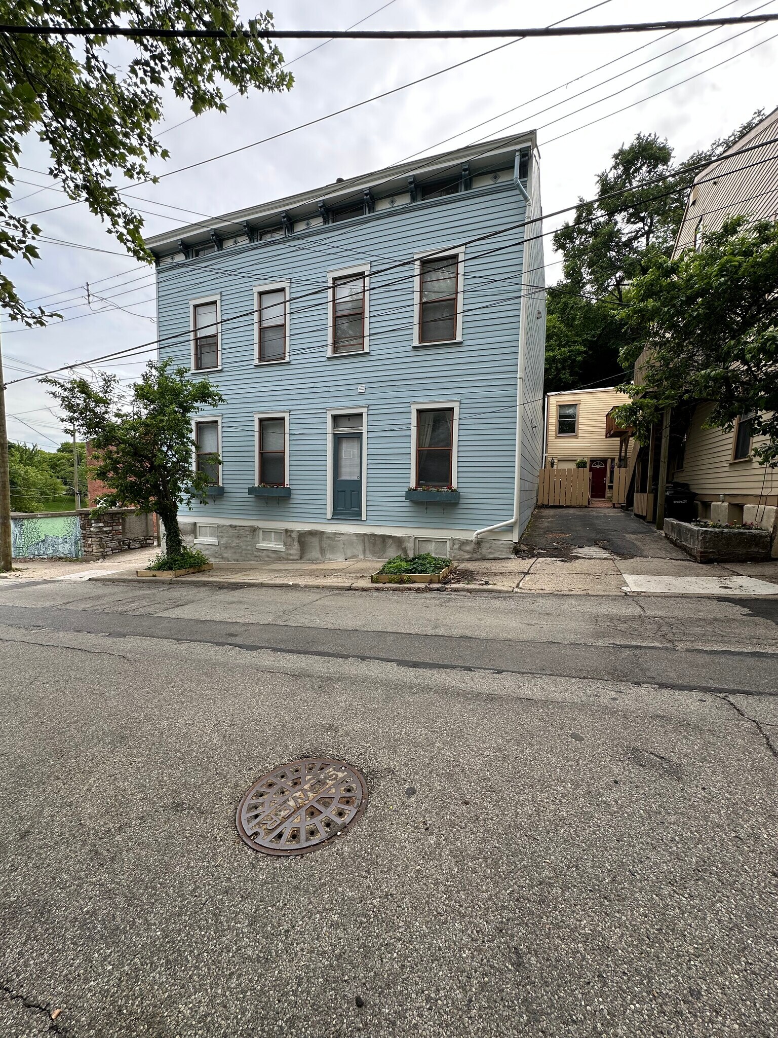 Building Photo - 1 W Hollister St