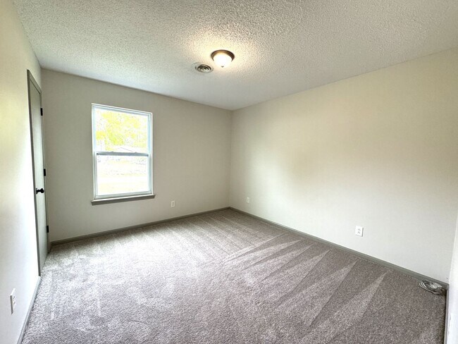 Building Photo - Adorable home located in Southwest side of Jacksonville