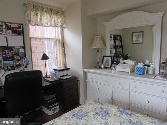 Building Photo - 112 Commerce St