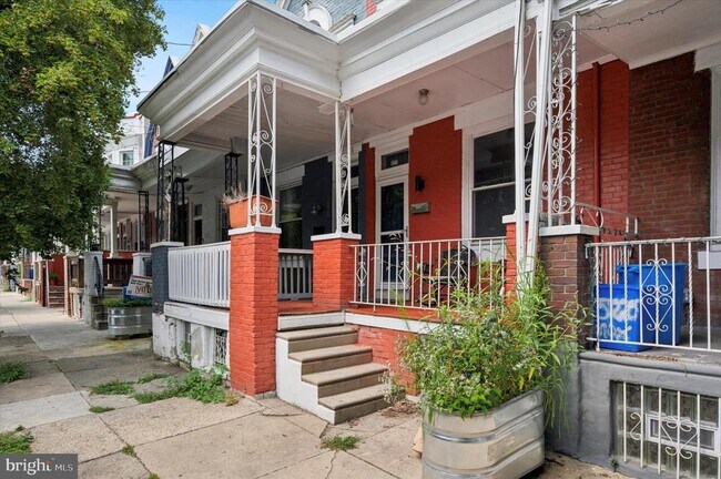 Building Photo - 5227 Knox St