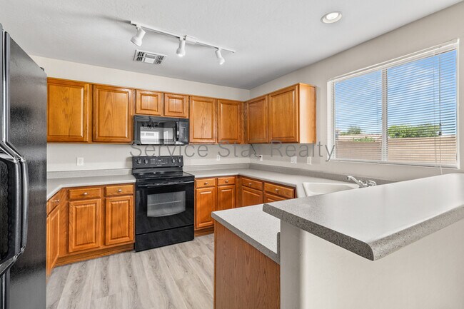 Building Photo - 12106 N 130th Dr