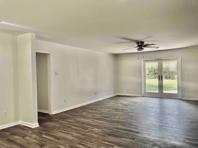 Building Photo - 8106 Mullins Dr