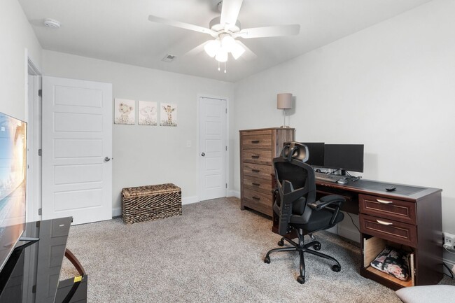 Building Photo - Pet Friendly Three Bedroom!