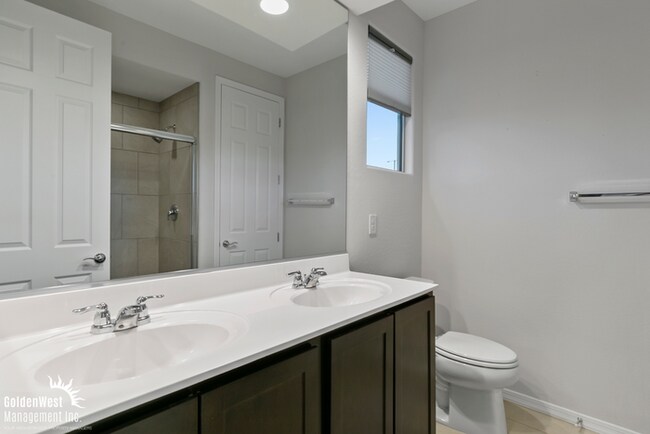 Building Photo - Modern 3Bdm 2Ba Litchfield Park Home with Stylish Upgrades!