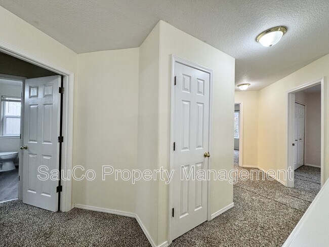 Building Photo - 255 NE 74th Ave