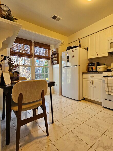 Building Photo - 6535 Cypress Point Rd