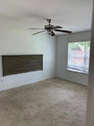 Building Photo - 519 E Marigold Dr