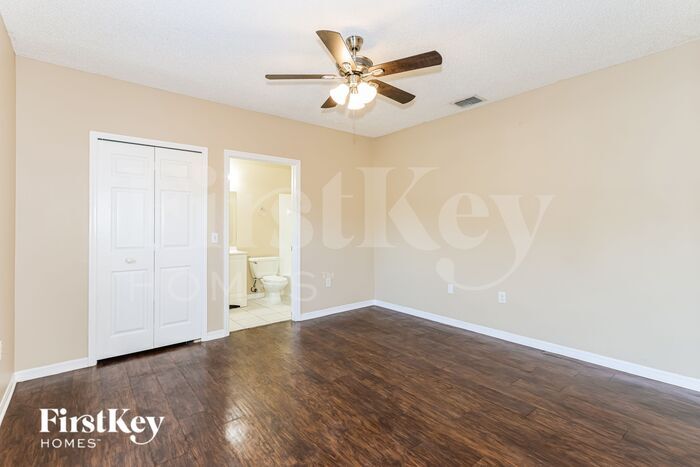 Building Photo - 122 Dahl Ave