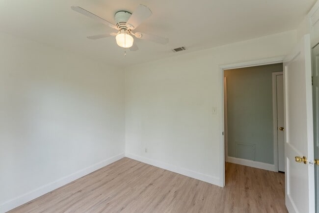 Building Photo - Cozy 3BD/2BA Brick Home in Vibrant Northea...