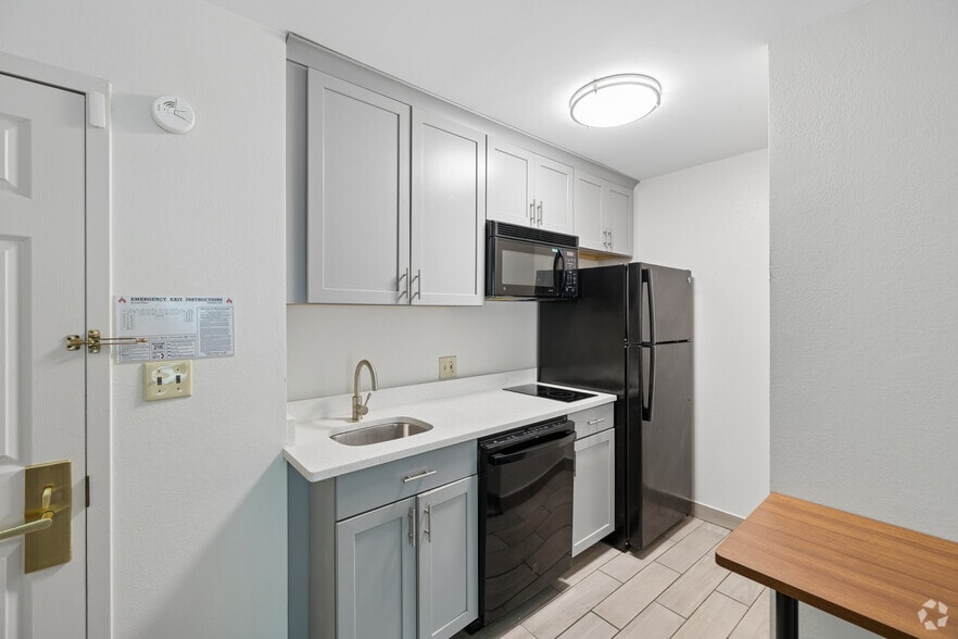 1BR, 1BA - 450SF - Kitchen - Franklin Extended Stay Hotel