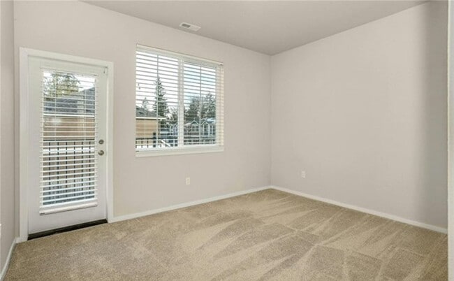Building Photo - Beautiful Almost new 3 bed +den home in Ly...