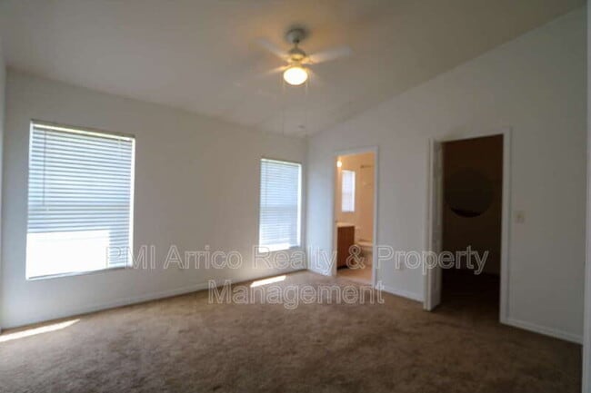 Building Photo - 6142 Olivedale Dr