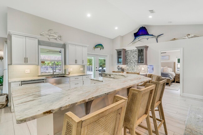 Building Photo - 15866 Alexander Run