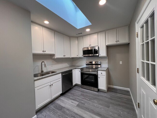 Building Photo - Brand New 2 bedroom Apartment