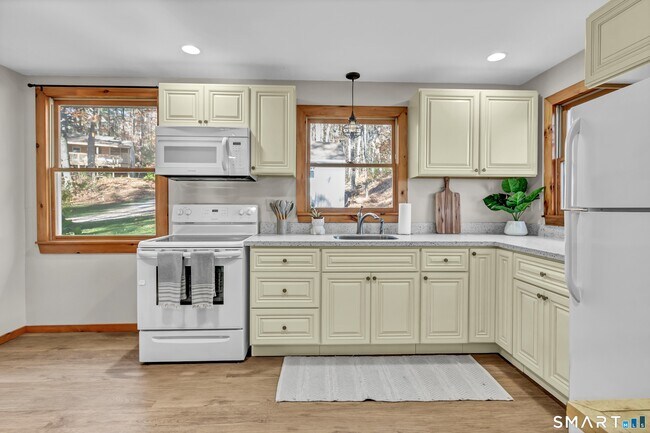 Building Photo - 12 Park Rd