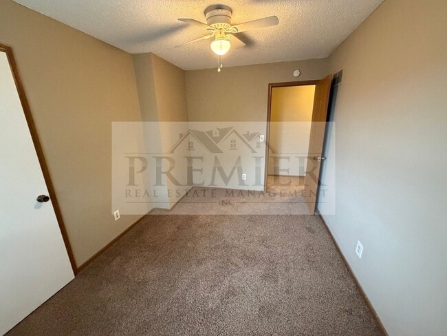 Building Photo - 3556 NE Independence Ave
