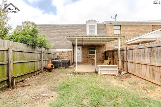 Building Photo - 1215 N Pacific Ave