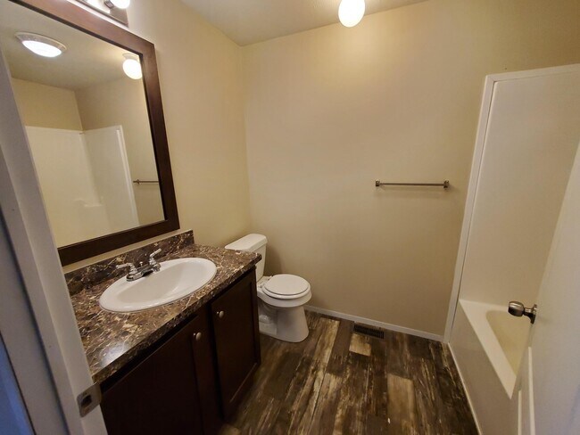 Building Photo - 8 Parakeet Hill Dr