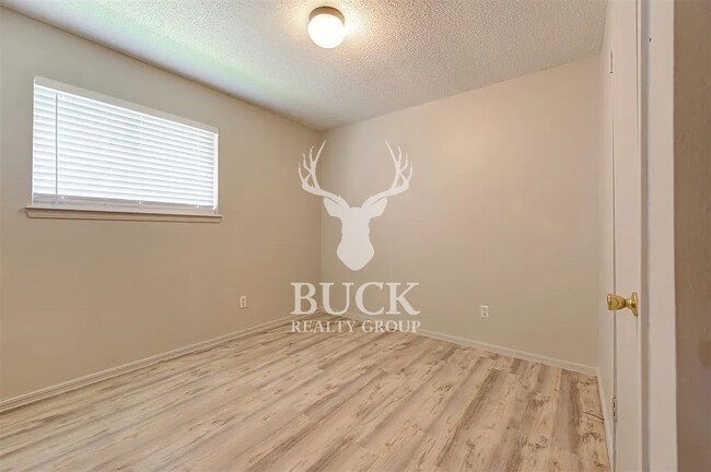 Building Photo - 705 N Dillon Ave