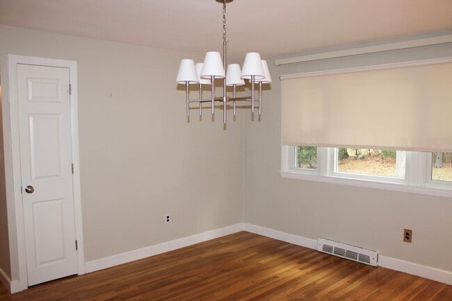 Building Photo - 61 Alton St