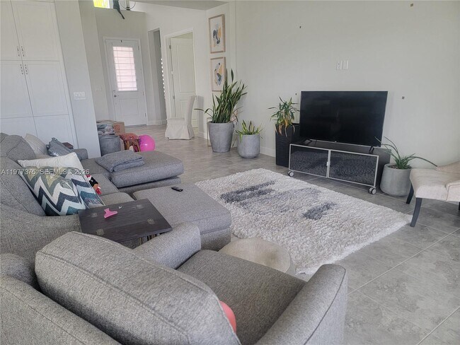 Building Photo - 5426 Pecan Dr