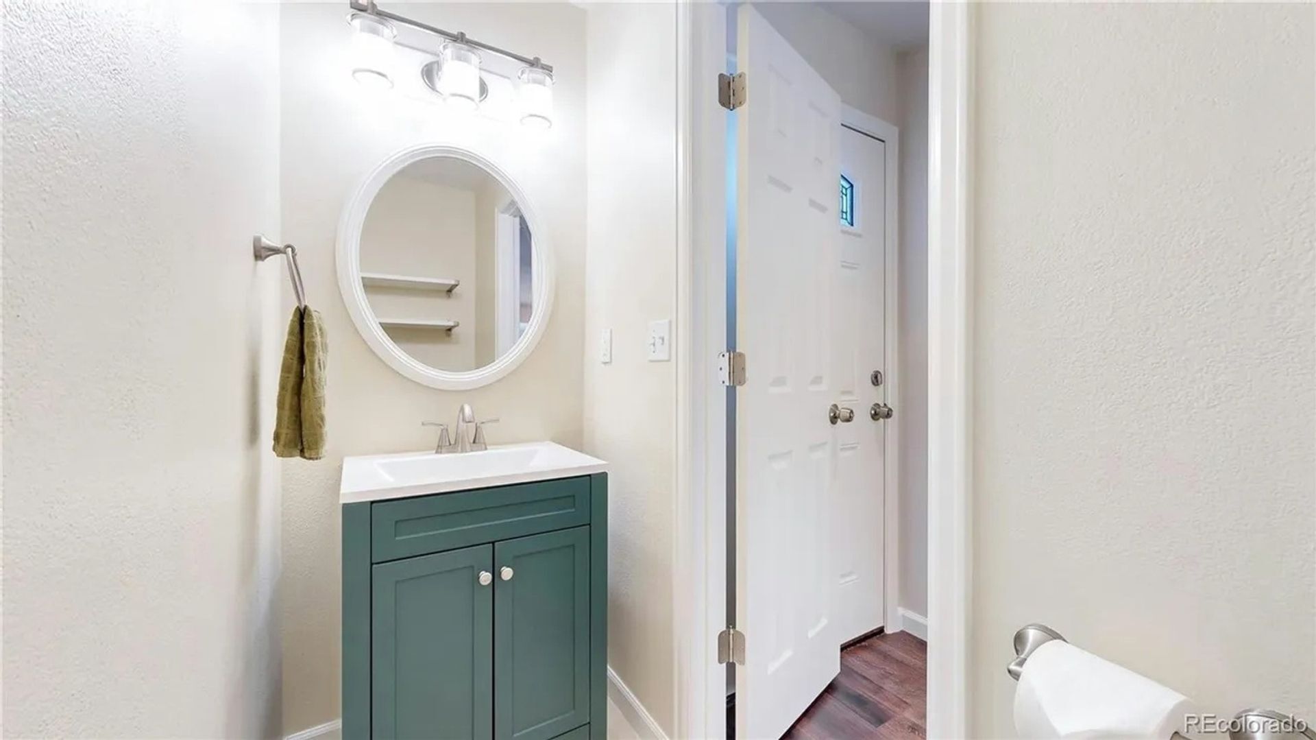 Building Photo - 4239 S Mobile Cir