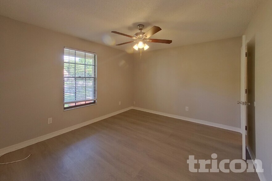 Building Photo - 1715 Farm Way