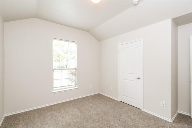 Building Photo - 1014 Lake Grove Dr