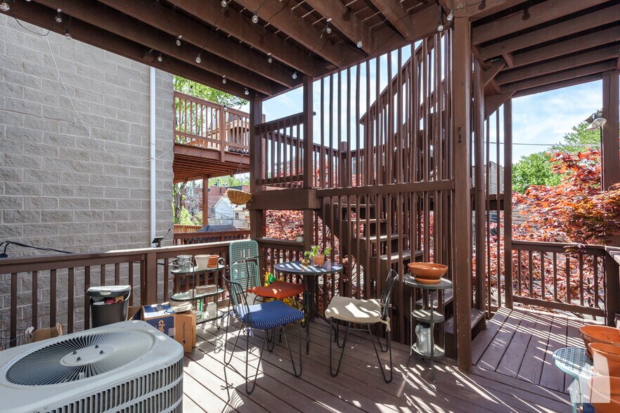 Building Photo - 857 W Wrightwood Ave