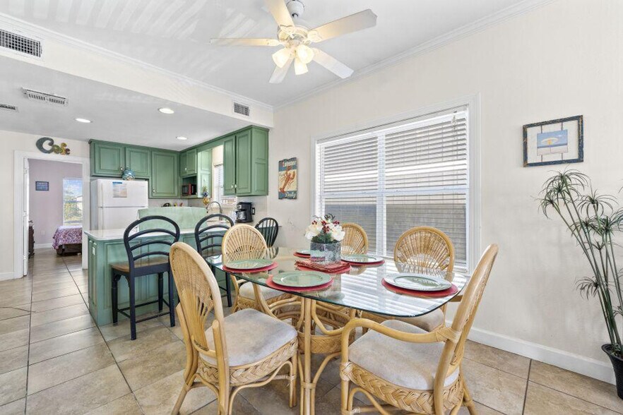 Building Photo - 1412 W Beach Blvd