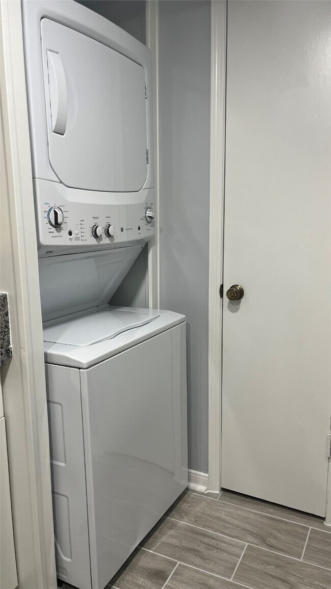 Building Photo - 12633 Memorial Dr