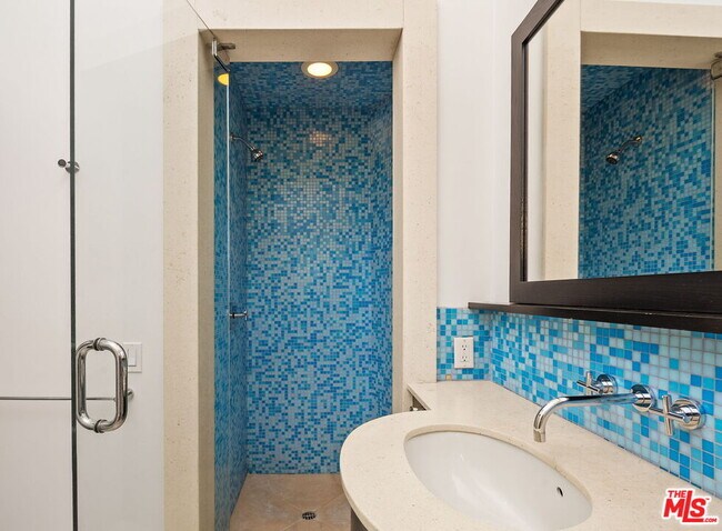 Building Photo - 215 S Anita Ave