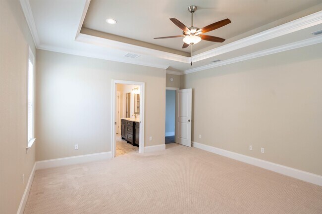 Building Photo - 165 Benoit Cir