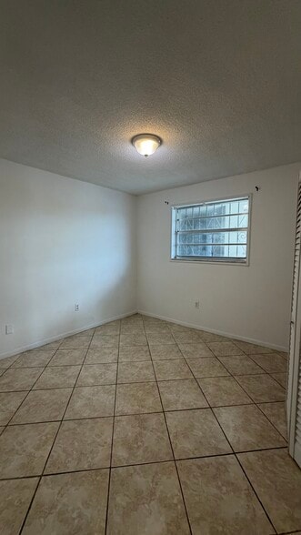 Building Photo - 3181 SW 13th St