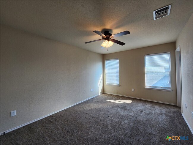 Building Photo - 501 Creekside Cir