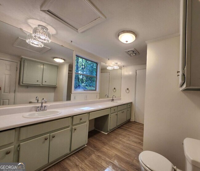 Building Photo - 1247 Wooten Dr