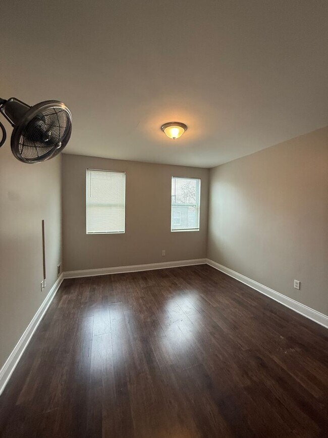 Building Photo - EXTREMELY SPACIOUS AND REMARKABLY REMODELED NORTHSIDE HOME- AVAIL MAY 1ST!