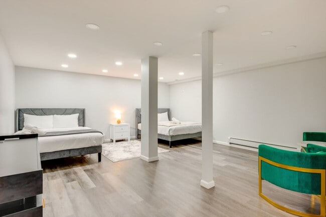 Building Photo - 2135 Rosemont Dr