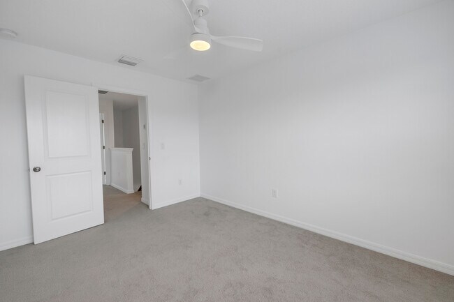 Building Photo - 6111 Fairmont Ln