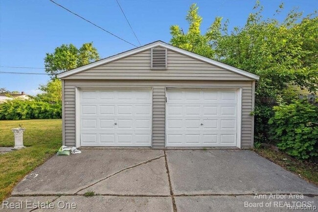 Building Photo - 1361 Duncan Ave