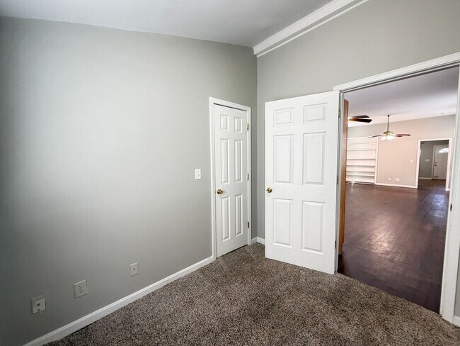 Building Photo - Beautiful Maintained 2 Bed and 1 Bath Shotgun House!