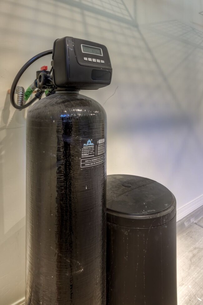 Building Photo - Very Special Oro Valley Home with Pool and Mountain Views!