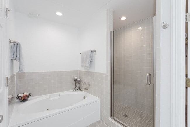 Building Photo - Gorgeous Mediterranean-style condo located...