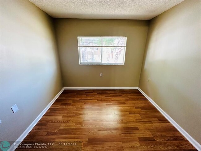 Building Photo - 1162 Lake Terry Dr