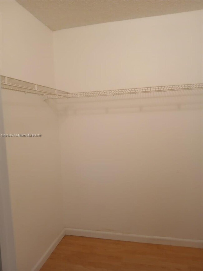 Building Photo - 9999 Summerbreeze Dr