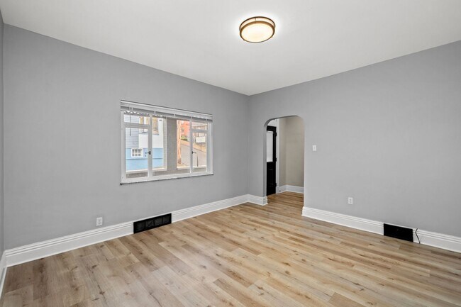 Building Photo - Stunning 3 bedroom home in McKees Rocks available May 15!