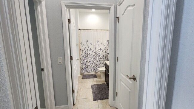 Building Photo - Lakeview Turnkey Furnished Home with Resort Amenities in Gated Rosedale!