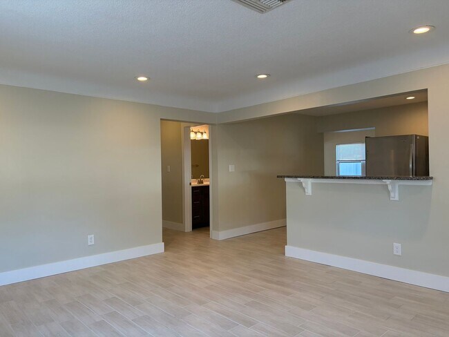 Building Photo - Refreshed North St Pete 4 Bedroom Home