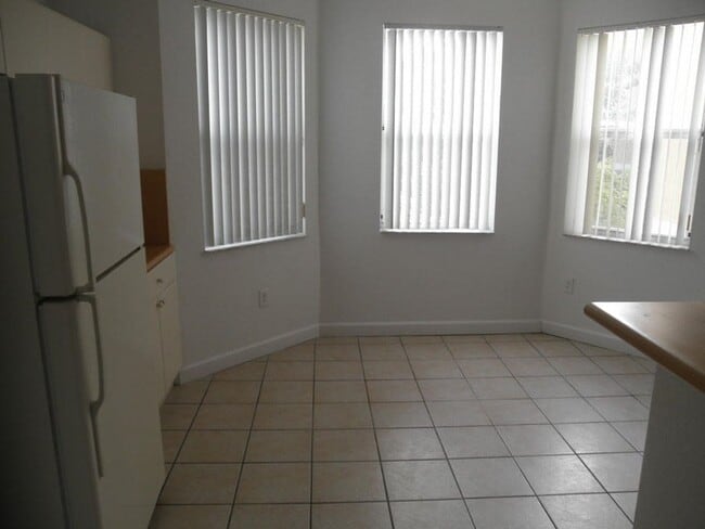 Building Photo - 3002 Shoma Dr