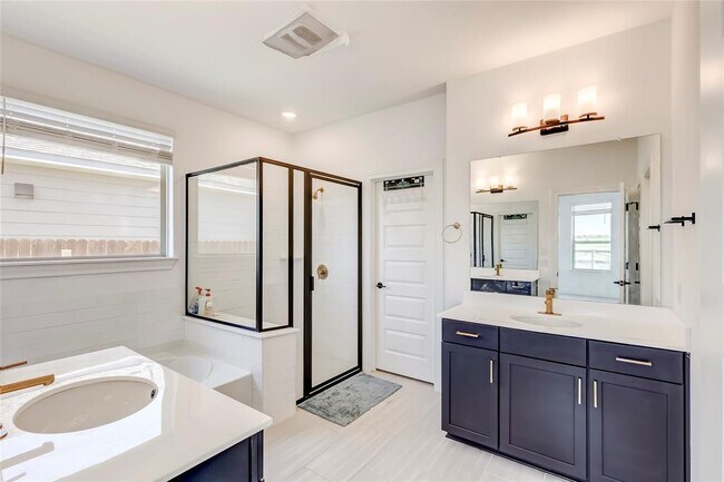 Building Photo - 533 Pickrell Lp